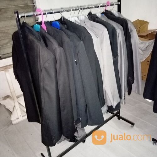 Penyewaan jas pria dan wanita