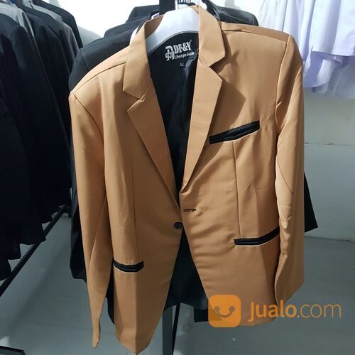 Penyewaan jas pria dan wanita