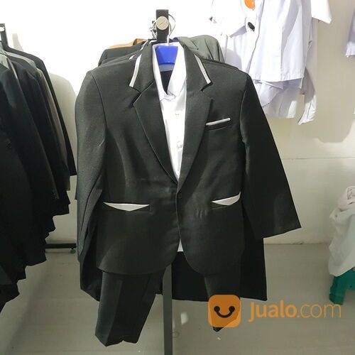 Penyewaan jas pria dan wanita