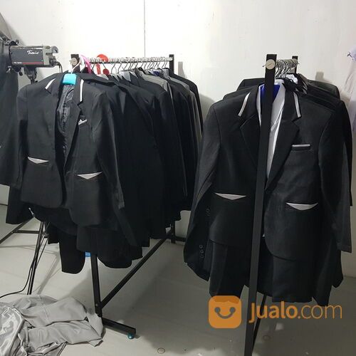 Penyewaan jas pria dan wanita