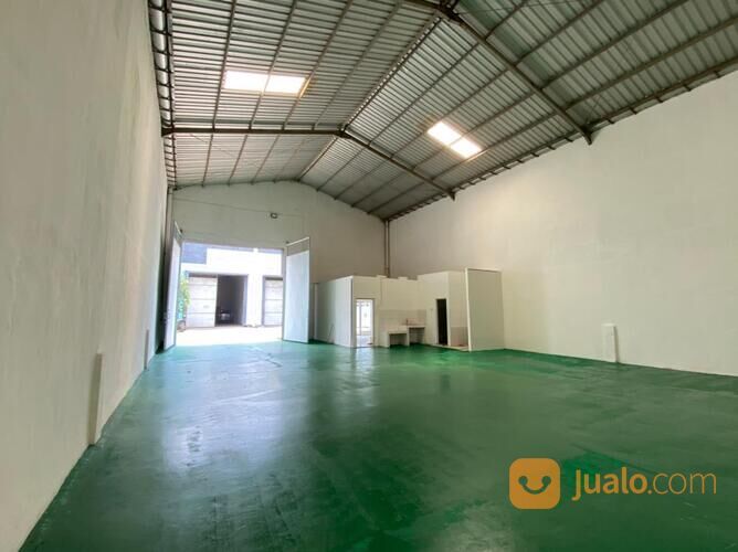 gudang di komplek pergudangan kencana Trosobo