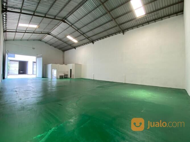 gudang di komplek pergudangan kencana Trosobo