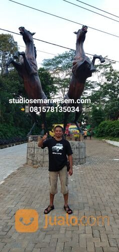Patung Kuda Besar