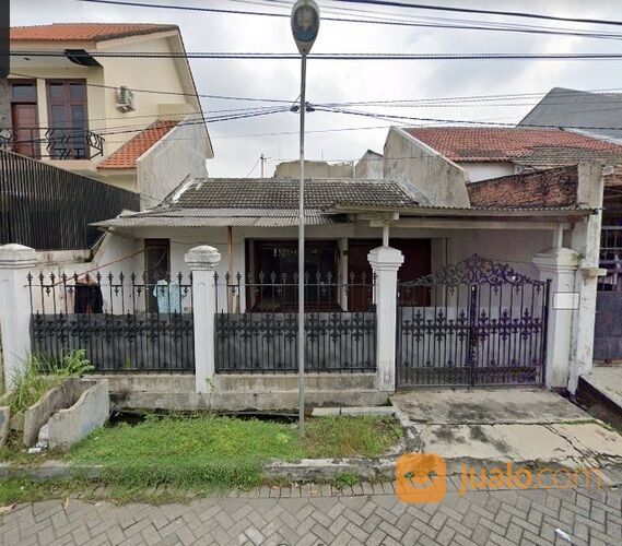 Rumah simpang darmo permai selatan