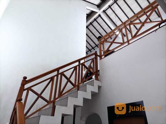 RUMAH SARIJADI BANDUNG UTARA KOTA SIAP HUNI TINGKAT PINGGIR JALAN RAYA DEKAT POLBAN TOL PASTEUR