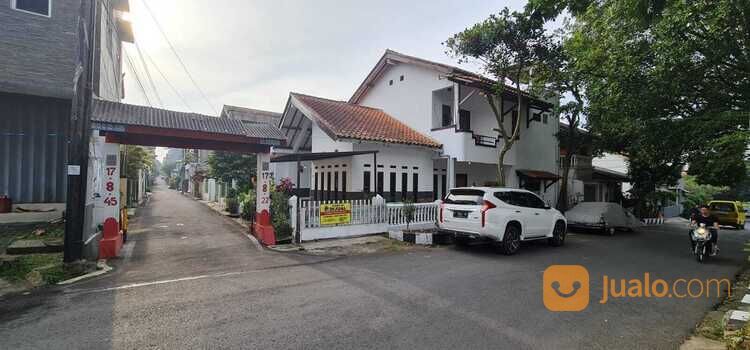 RUMAH SARIJADI BANDUNG UTARA KOTA SIAP HUNI TINGKAT PINGGIR JALAN RAYA DEKAT POLBAN TOL PASTEUR