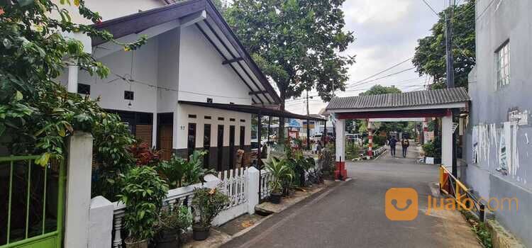 RUMAH SARIJADI BANDUNG UTARA KOTA SIAP HUNI TINGKAT PINGGIR JALAN RAYA DEKAT POLBAN TOL PASTEUR