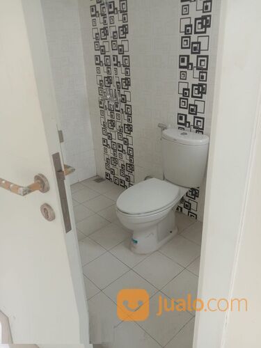 Rumah 2 lantai siap huni luas 6x15 90m2 Type 2KT Cluster La seine JGC Jakarta Garden City Cakung