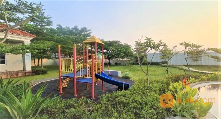 Rumah 2 lantai siap huni luas 6x15 90m2 Type 2KT Cluster La seine JGC Jakarta Garden City Cakung