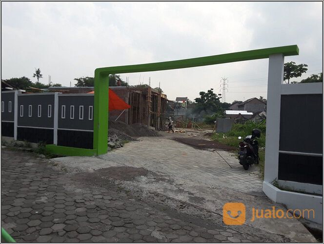 Tanah Utara Pasar Kolombo Akses Jalan Paving Dan Mobil Simpangan