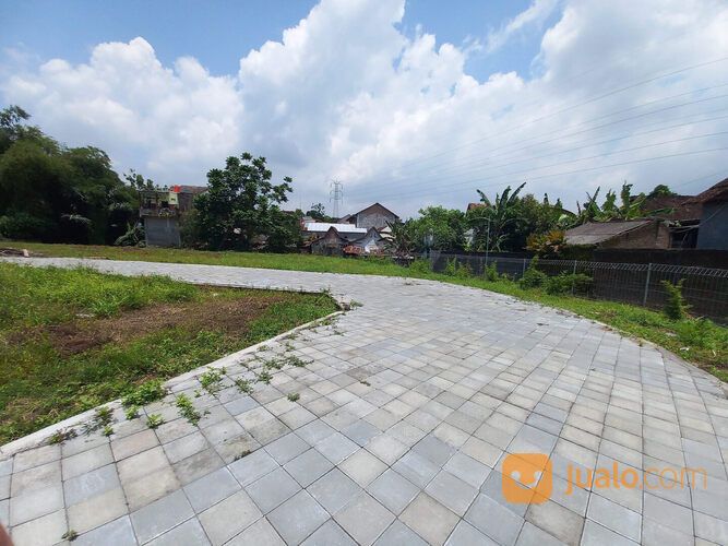 Tanah Utara Pasar Kolombo Akses Jalan Paving Dan Mobil Simpangan