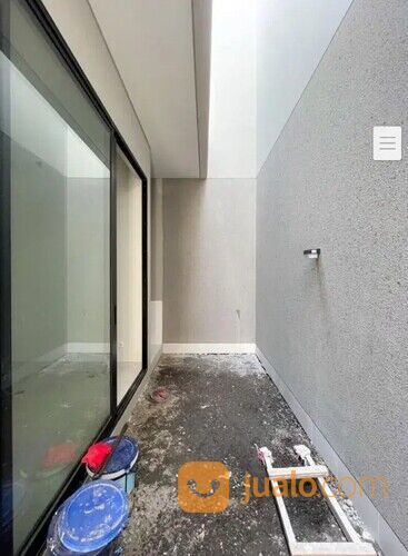 Rumah Bagus Minimalis Surabaya di Jalan Manyar Tirtoasri