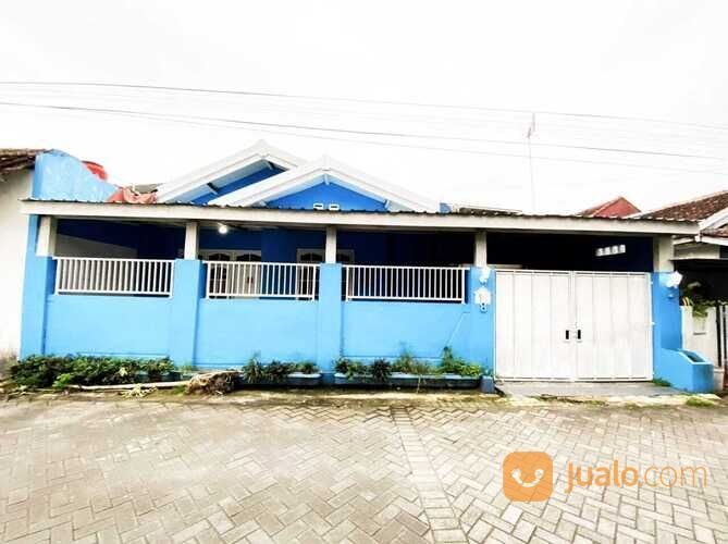 Rumah dalam perumahan ambarketawang sidoarum