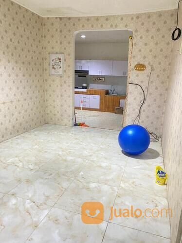 Rumah dalam perumahan ambarketawang sidoarum