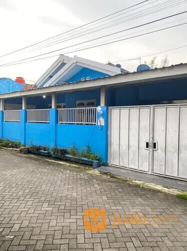 Rumah dalam perumahan ambarketawang sidoarum