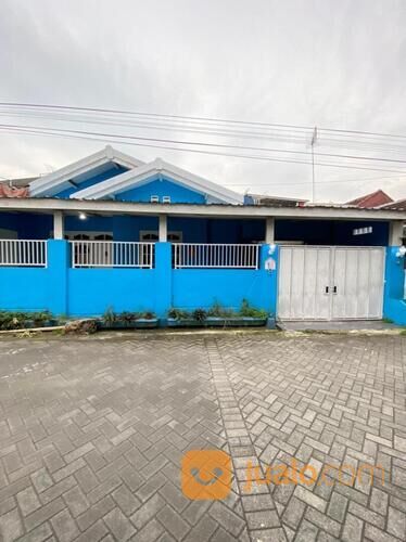 Rumah dalam perumahan ambarketawang sidoarum