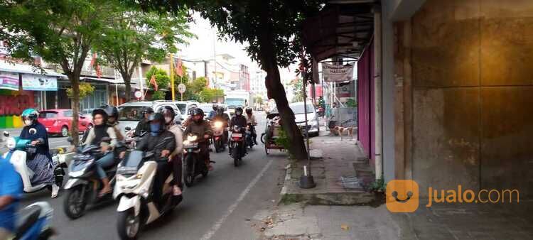 Tanah Istimewa Yogyakarta pinggir jalan raya jl. R.E Martadinata Wirobrajan