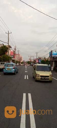 Tanah Istimewa Yogyakarta pinggir jalan raya jl. R.E Martadinata Wirobrajan