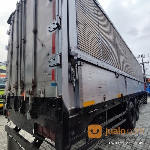 Truk Wingbox Mitsubishi Fuso Super Great 6D24 Tahun 2008