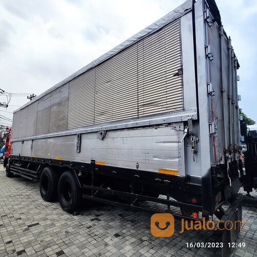 Truk Wingbox Mitsubishi Fuso Super Great 6D24 Tahun 2008