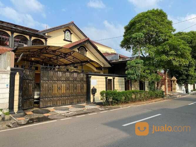 Rumah lux ada kolam renang di duren sawit ,jakarta timur