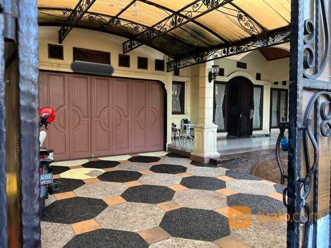 Rumah lux ada kolam renang di duren sawit ,jakarta timur