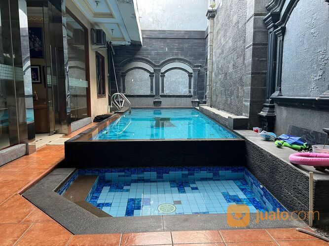 Rumah lux ada kolam renang di duren sawit ,jakarta timur