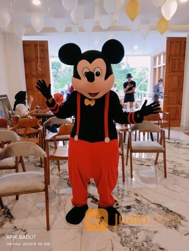 Robot keren dan badut sulap ulang tahun