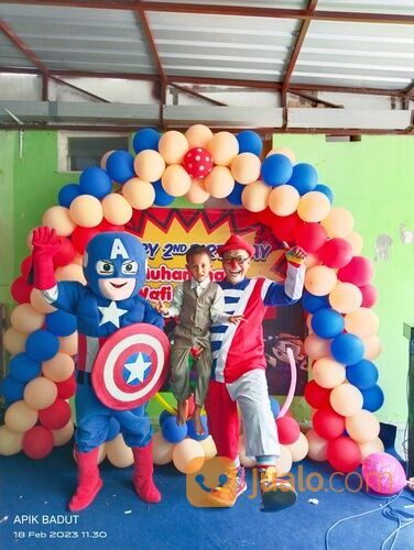 Robot keren dan badut sulap ulang tahun