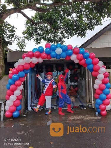 Robot keren dan badut sulap ulang tahun