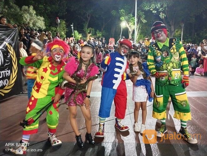 Robot keren dan badut sulap ulang tahun