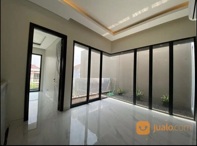 Rumah Baru Taman Golf Citraland Surabaya New Modern Split level 2,5 Lantai