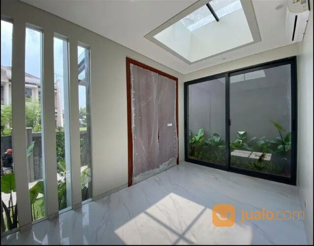 Rumah Baru Taman Golf Citraland Surabaya New Modern Split level 2,5 Lantai