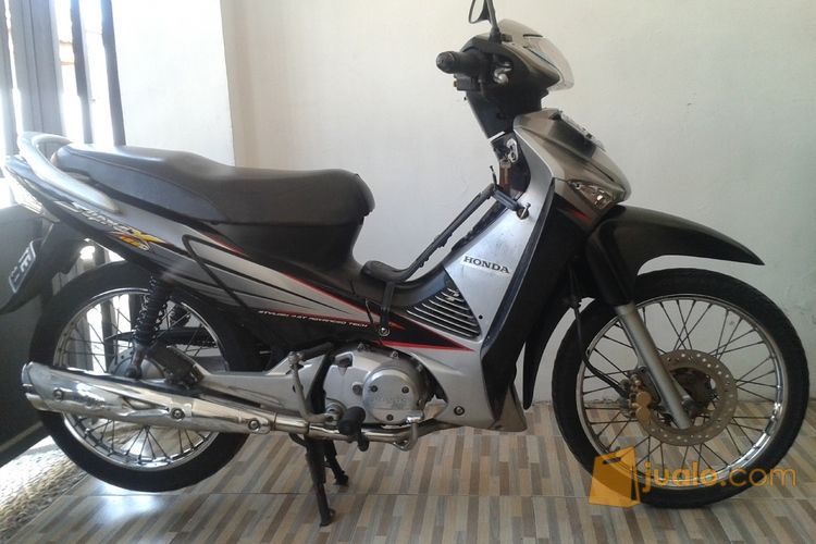 Jual cepat SUPRA X125 Silver 2006