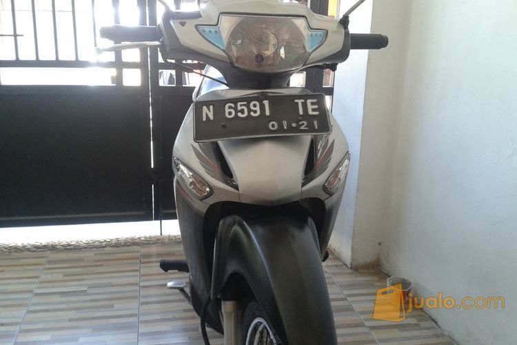 Jual cepat SUPRA X125 Silver 2006