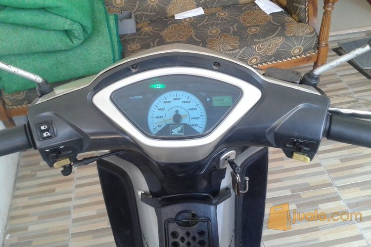 Jual cepat SUPRA X125 Silver 2006