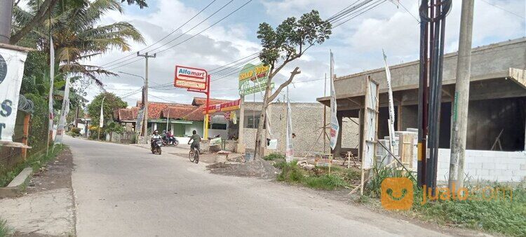 Row Jalan Lebar Perumahan Bebas Banjir