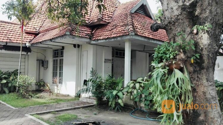 Rumah mewah klasik lokasi bagus, Surabaya Pusat.