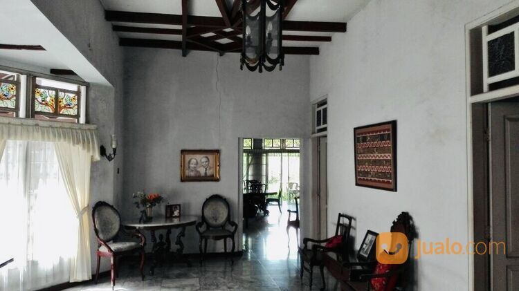 Rumah mewah klasik lokasi bagus, Surabaya Pusat.