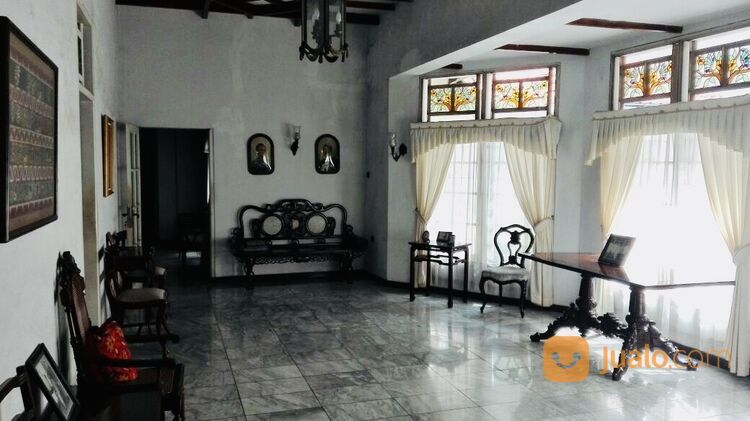 Rumah mewah klasik lokasi bagus, Surabaya Pusat.