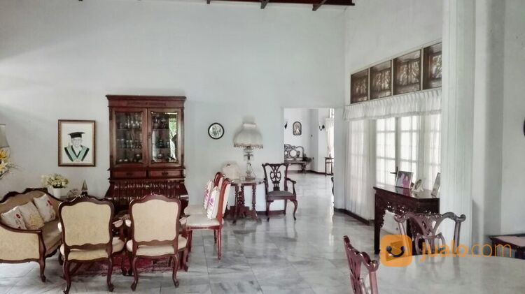 Rumah mewah klasik lokasi bagus, Surabaya Pusat.