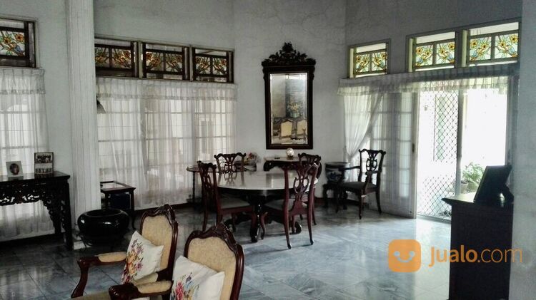 Rumah mewah klasik lokasi bagus, Surabaya Pusat.