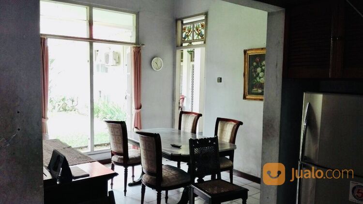 Rumah mewah klasik lokasi bagus, Surabaya Pusat.