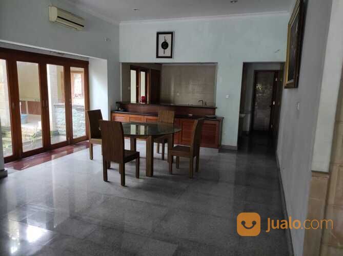 Villa di Banjar Pengipian Kerobokan Badung Bali Fasilitas Lengkap
