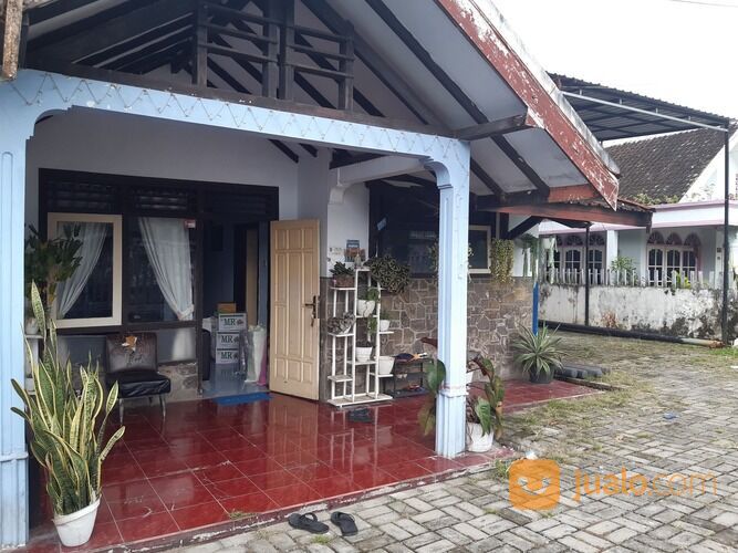 Rumah di Kebonsari, dekat Armed Jember
