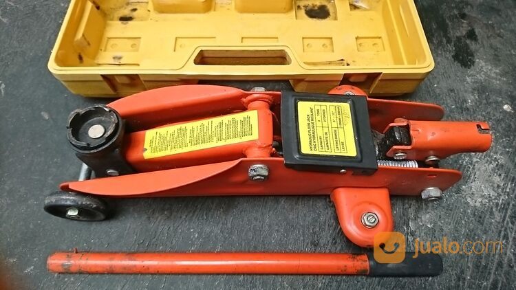 Dongkrak mobil 2ton kondisi 99%