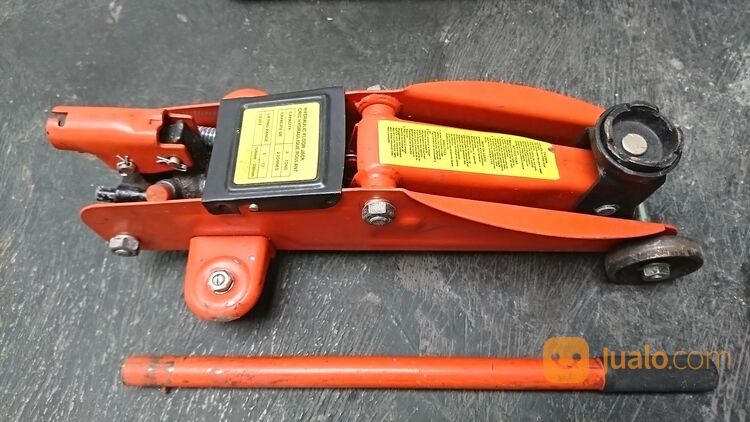 Dongkrak mobil 2ton kondisi 99%