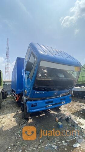 TRUK BOX CARGO NISSAN PKC 211 TAHUN 2006