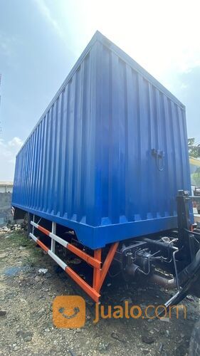 TRUK BOX CARGO NISSAN PKC 211 TAHUN 2006