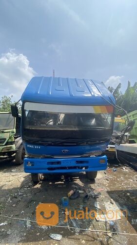 TRUK BOX CARGO NISSAN PKC 211 TAHUN 2006